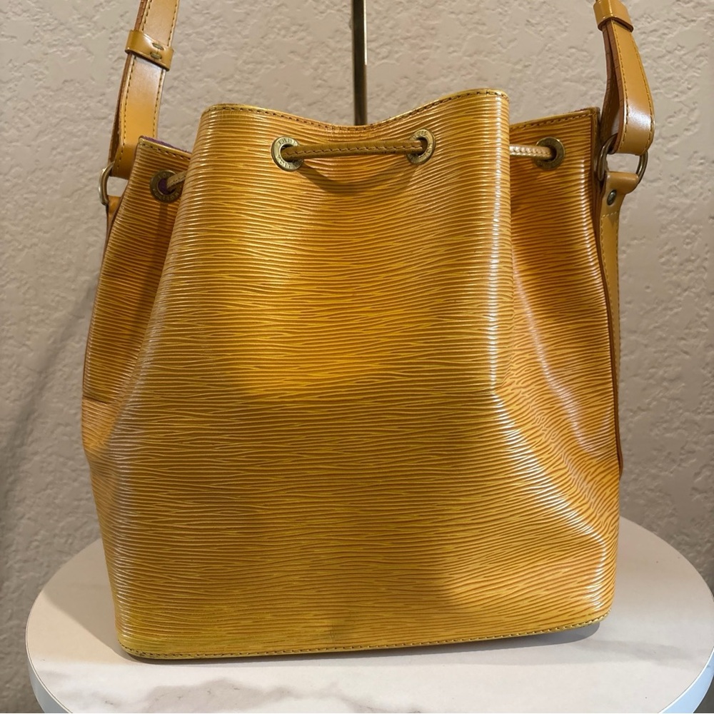 Louis Vuitton Yellow Epi Leather Bucket Shoulder Bag - Picture 2 of 13